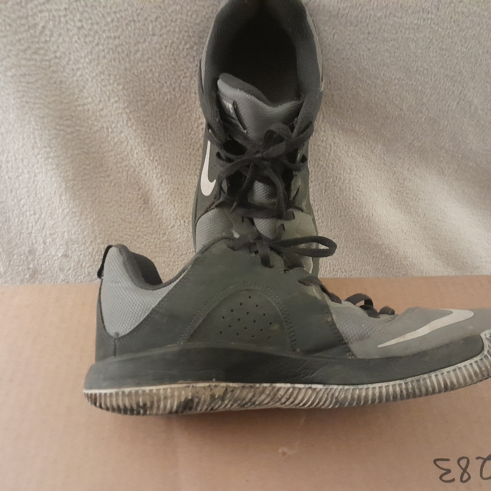 Sneakers - Picture 2 of 5
